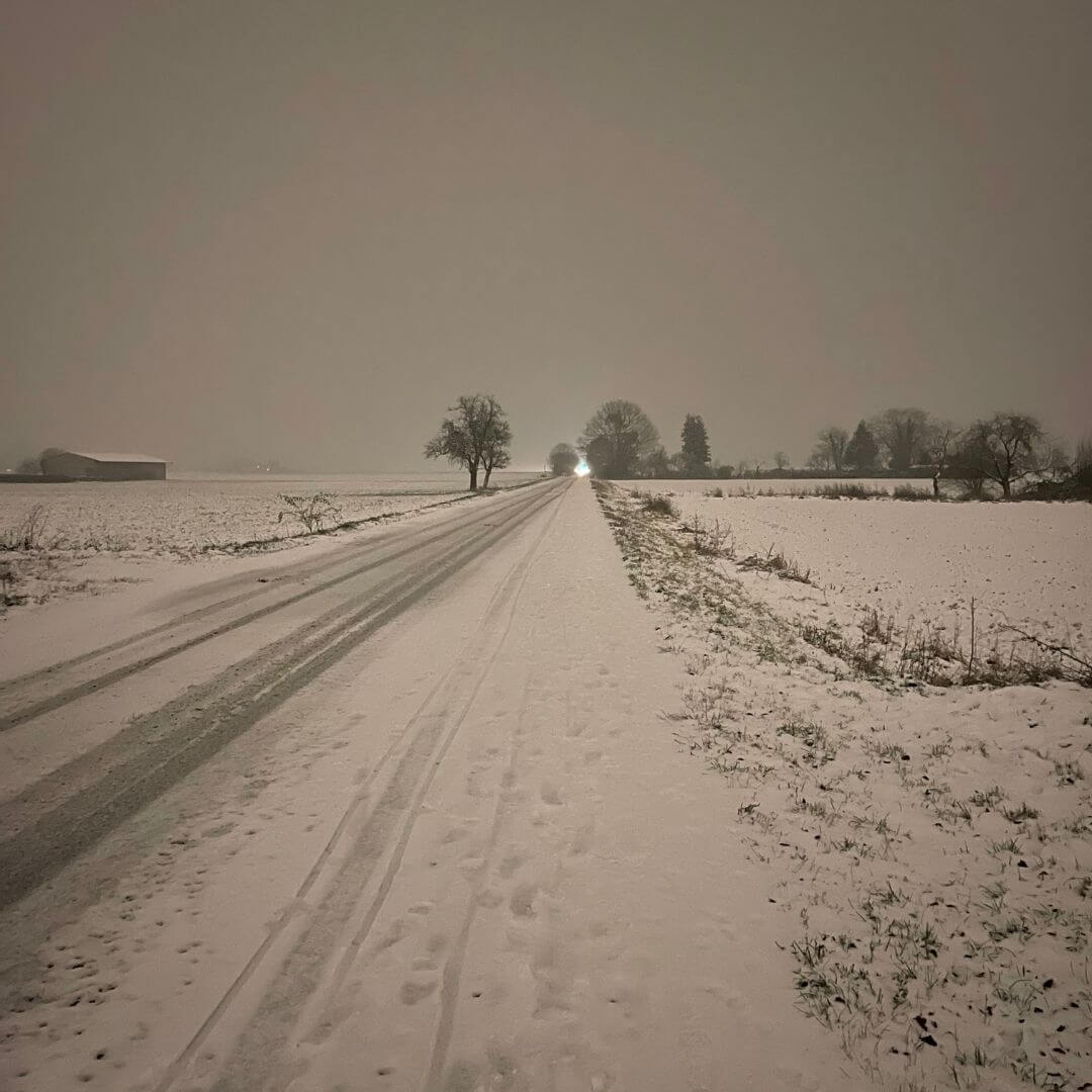 Schnee Straße dunkel Rosbach Claudia Kielmann Stark nach Trennung